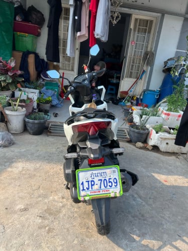 Click 2021 តម្លៃ ចចារ 2100$