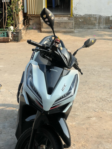 Click 2021 តម្លៃ ចចារ 2100$