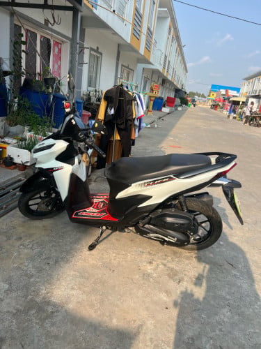 Click 2021 តម្លៃ ចចារ 2100$