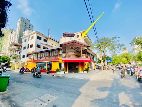 Coner Commercial Restaurant For Rent In 7Makara on Busy Road