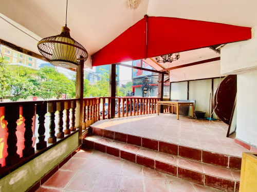Coner Commercial Restaurant For Rent In 7Makara on Busy Road