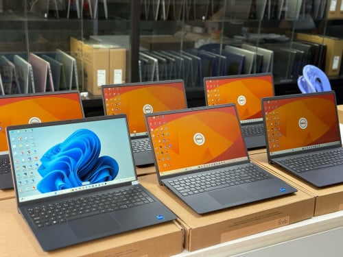 Dell Vostro 3530 I3 419$ , i5 Touch Screen 499$