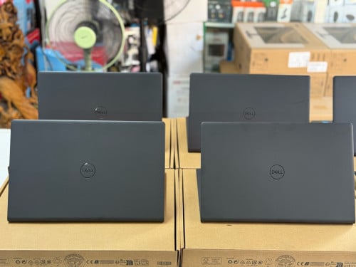 Dell Vostro 3530 I3 419$ , i5 Touch Screen 499$
