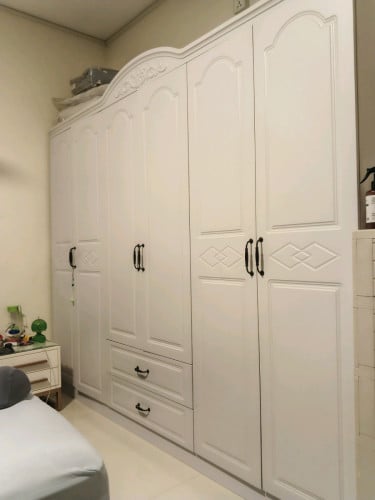 Imported from USA. 6 door wardrobe. Discounted price