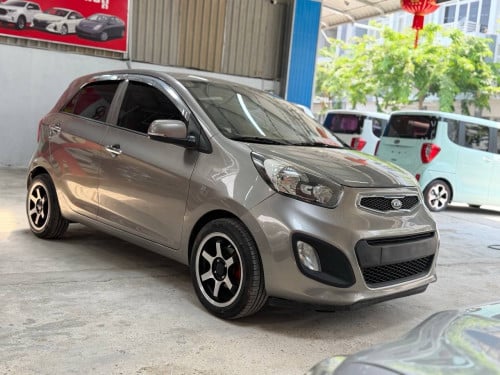 Kia morning 2012 ប្រផេះ ក្នុង ក្រហម
