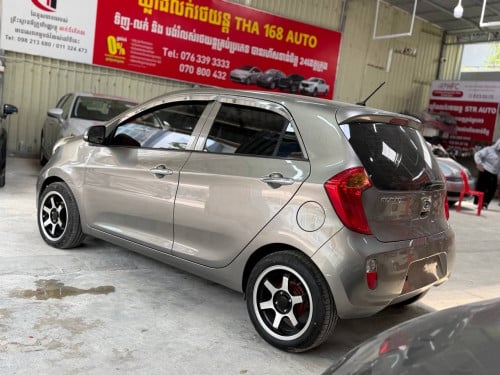 Kia morning 2012 ប្រផេះ ក្នុង ក្រហម