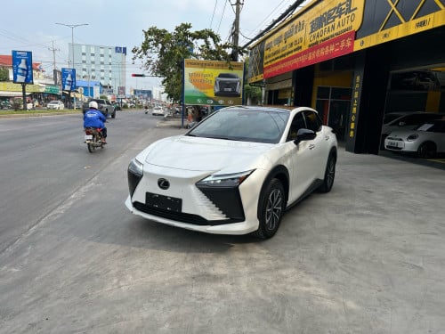 LEXUS RZ450e EV 2023