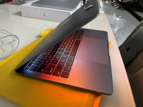 MacBook Pro 2017 13inch core i5 Ram16G 256G