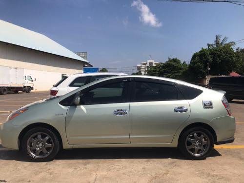 Toyota Prius 2008 Full Option Touring ក្នុងលឿង