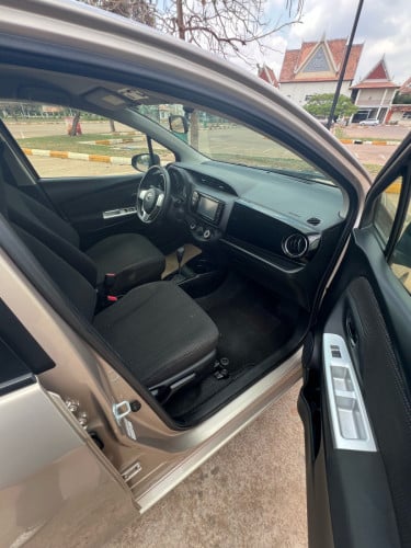 Toyota vitz 014 លក់