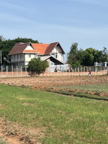 Two houses on a 600 square meters plot in a quiet area in Chreav