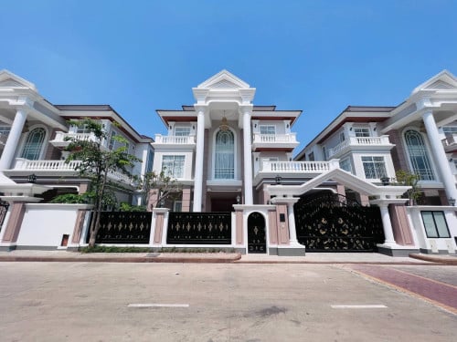Villa Corner For RENT!