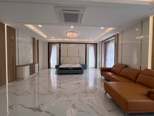 Villa Corner For RENT!