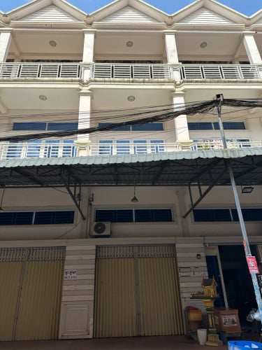 ផ្ទះល្វែងលក់បន្ទាន់ ក្រុងតាខ្មៅ