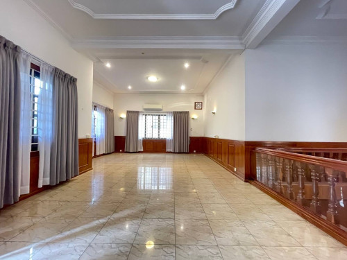 ផ្ទះវីឡាមានអាងទឹកសម្រាប់ជួល នៅបឹងកេងកង១