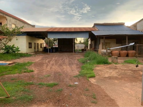 ‎ដីលក់ឬជួលផ្លូវជាតិលេខ៣ក្រោយផ្សារឈូក ខេត្តកំពត
