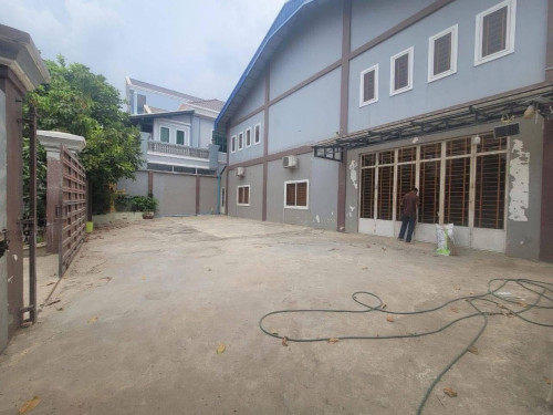 ឃ្លាំងជួល