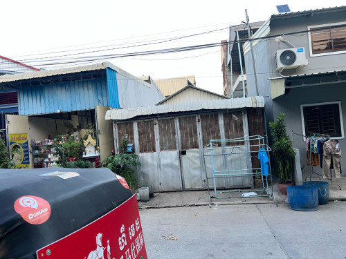 ឃ្លាំងធំល្មមមានឡៅតឿ