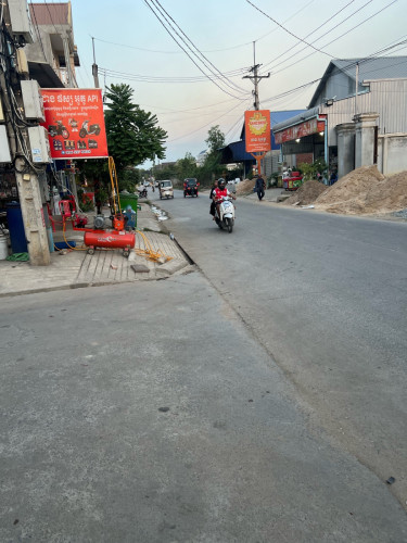 ឃ្លាំងធំល្មមមានឡៅតឿ