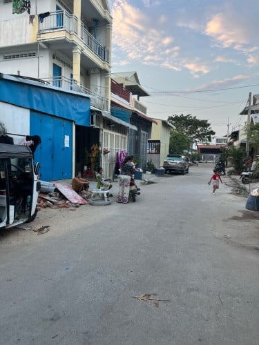 ឃ្លាំងធំល្មមមានឡៅតឿ