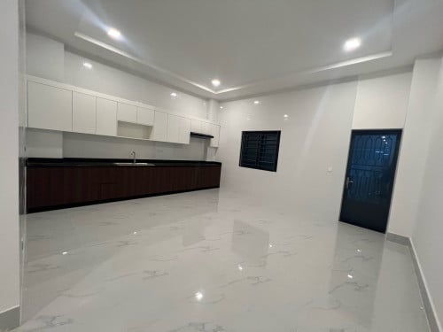 ផ្ទះកែងមុខផ្សារ