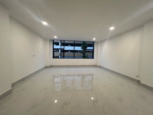 ផ្ទះកែងមុខផ្សារ