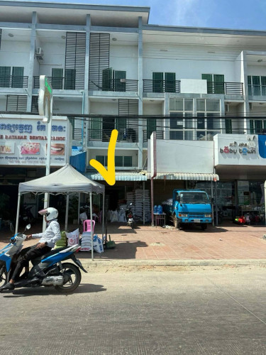 ផ្ទះជួលអាចរកសុីបាននៅលើផ្លូវរដ្ឋធំផ្ទះមាន 5បន្ទប់គេង 6បន្ទប់ទឹកតំលៃជួល 500$ ចរចារកក់១បង់១