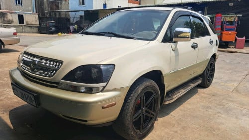 លក់ឡាន Lexus RX300 ឆ្នាំ1999 ប៉ុហ1ពណ៍សរលាំម៉ៃ