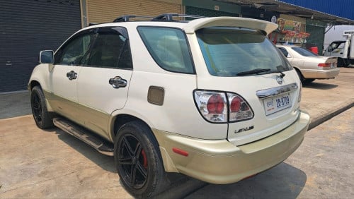 លក់ឡាន Lexus RX300 ឆ្នាំ1999 ប៉ុហ1ពណ៍សរលាំម៉ៃ