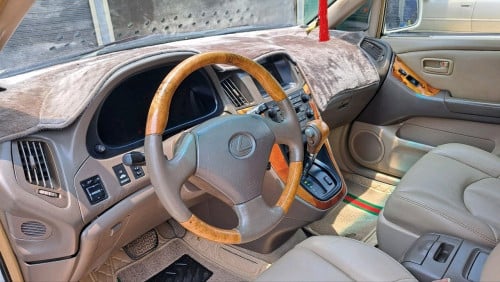 លក់ឡាន Lexus RX300 ឆ្នាំ1999 ប៉ុហ1ពណ៍សរលាំម៉ៃ