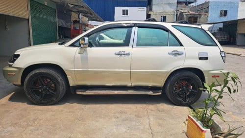 លក់ឡាន Lexus RX300 ឆ្នាំ1999 ប៉ុហ1ពណ៍សរលាំម៉ៃ