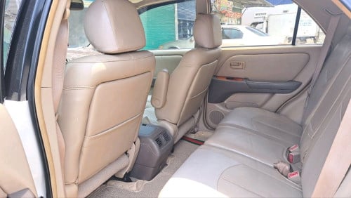 លក់ឡាន Lexus RX300 ឆ្នាំ1999 ប៉ុហ1ពណ៍សរលាំម៉ៃ