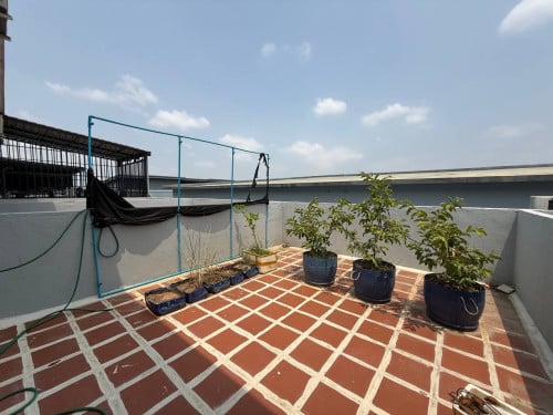 ផ្ទះលក់បន្ទាន់ខ្លាំងតម្លៃក្រោមហាងឆេងបុរីមរកត SH សង្កាត់ព្រៃ-ស