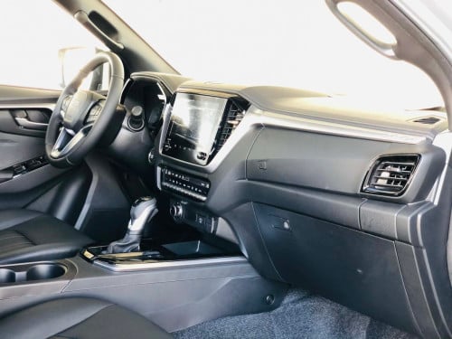 ISUZU D-MAX V-CROSS 2026