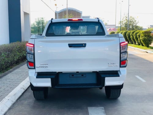 ISUZU D-MAX V-CROSS 2026