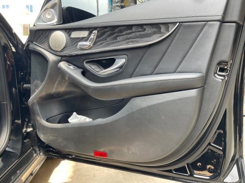 Mercedes-Benz​ C300 up C63  ឆ្នាំ2015  ហ្វូលអុបសិន​ ស្អាតៗណាស់​ ខ្មៅក្រិប🖤