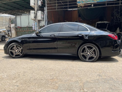 Mercedes-Benz​ C300 up C63  ឆ្នាំ2015  ហ្វូលអុបសិន​ ស្អាតៗណាស់​ ខ្មៅក្រិប🖤