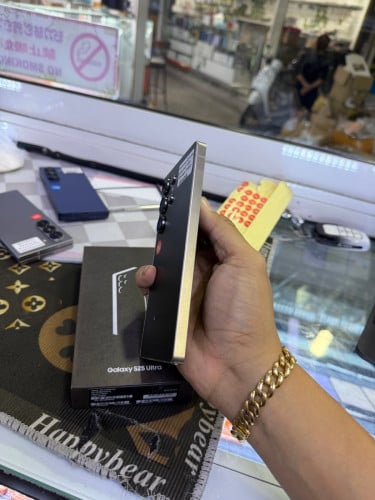 Samsung S25ultra 256G មួយទឹកមានប្រអប់