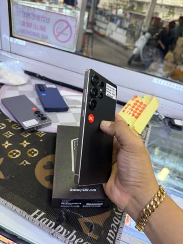 Samsung S25ultra 256G មួយទឹកមានប្រអប់