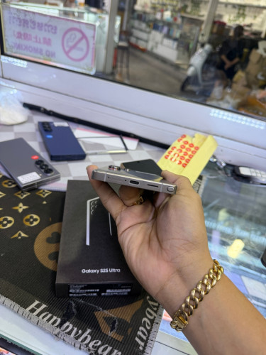 Samsung S25ultra 256G មួយទឹកមានប្រអប់