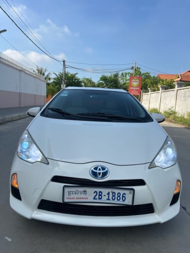 Toyota PRIUS C 2012