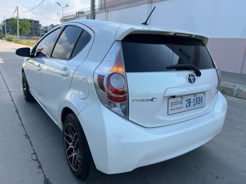 Toyota PRIUS C 2012