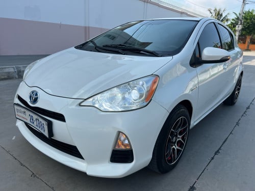 Toyota PRIUS C 2012
