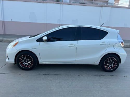 Toyota PRIUS C 2012