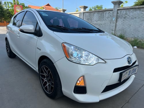 Toyota PRIUS C 2012