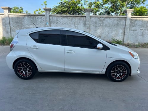 Toyota PRIUS C 2012