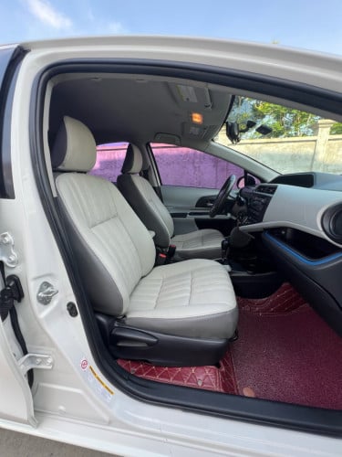 Toyota PRIUS C 2012
