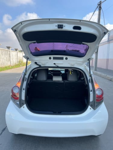 Toyota PRIUS C 2012