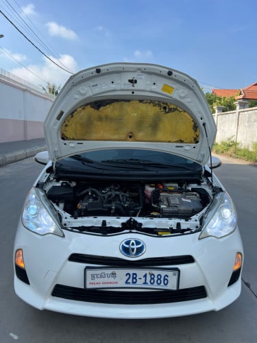 Toyota PRIUS C 2012
