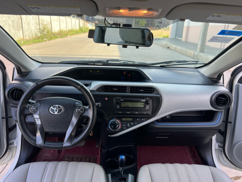Toyota PRIUS C 2012